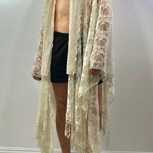 Lace Butterfly Throw w/Fringe - Picture 11 of 12